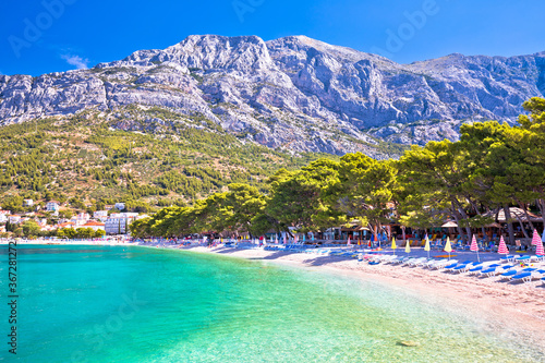 Fototapeta Naklejka Na Ścianę i Meble -  Town of Baska Voda beach and waterfront view