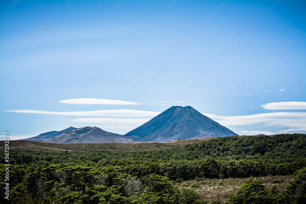 Fototapeta premium Mount Ngauruhoe rising over flat plateau on a fine summer day