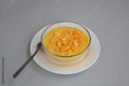 Valokuva Close up of Hong Kong and Cantonese style dessert Chilled Mango, pomelo and sago