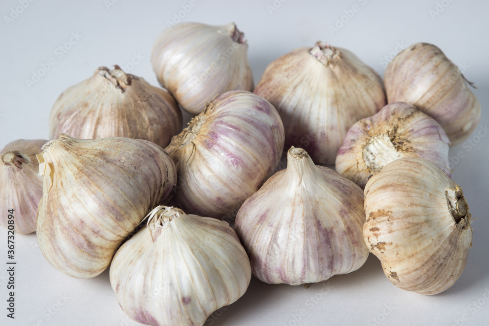 Obraz premium Garlic on a white background. A bunch of garlic in the middle of the frame. Agriculture concept