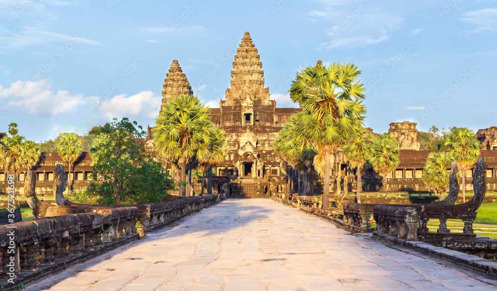 Fototapeta premium Famous Angkor wat temple in Siem Reap, Cambodia.