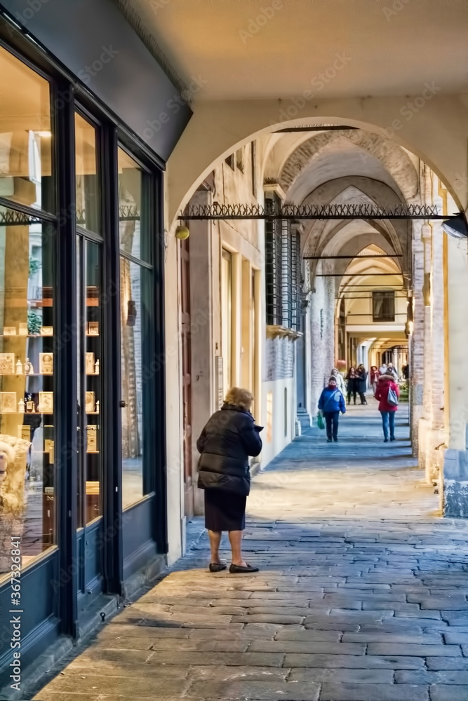 padua, italien - arkaden in der innenstadt