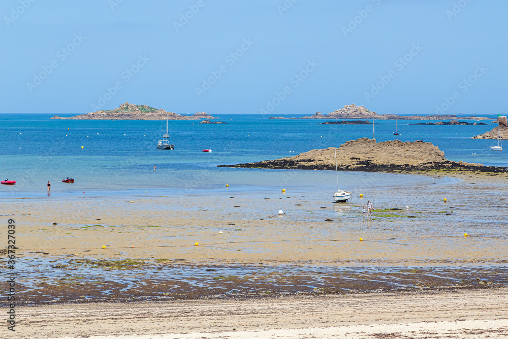 Carentec beach at low tide, in Brittany