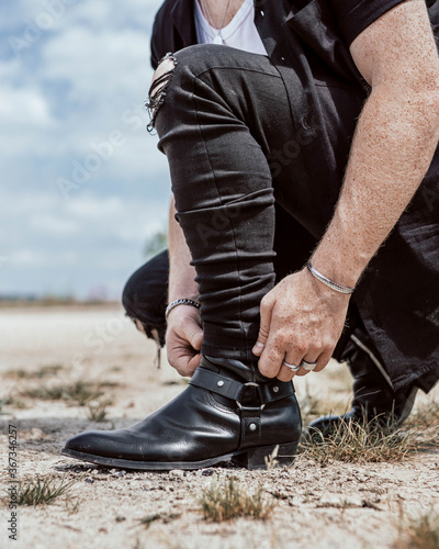 boots in desert © Justus