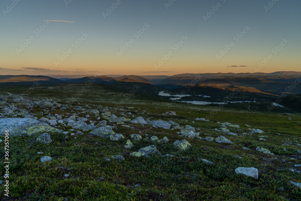 Fototapeta premium Widok na Góry Skandynawskie w pobliżu szczytu górskiego Gaustatoppen