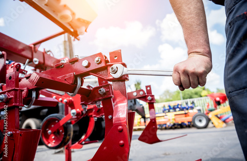 Canvas-taulu The mechanics repair combine harvester
