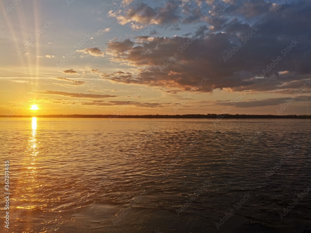 Naklejka premium sunset over the sea