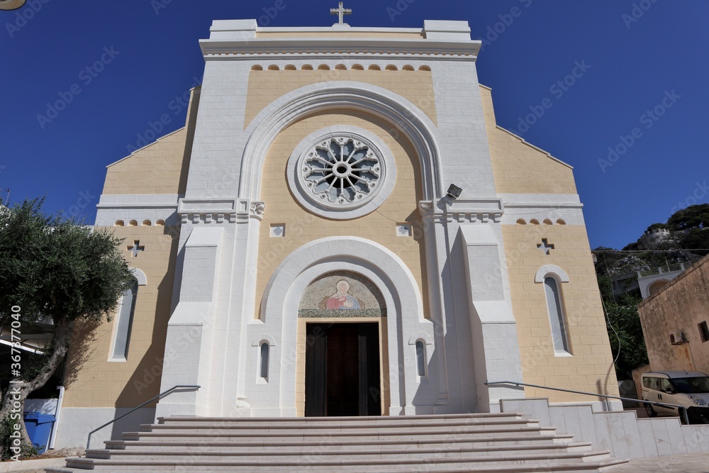 Santa Cesarea Terme - Facciata della Chiesa del Sacro Cuore Santa Cesarea Terme - Facciata della Chiesa del Sacro Cuore