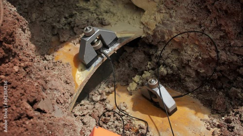 Wallpaper Mural seismographical sensors on pipe and casing to collect data Torontodigital.ca