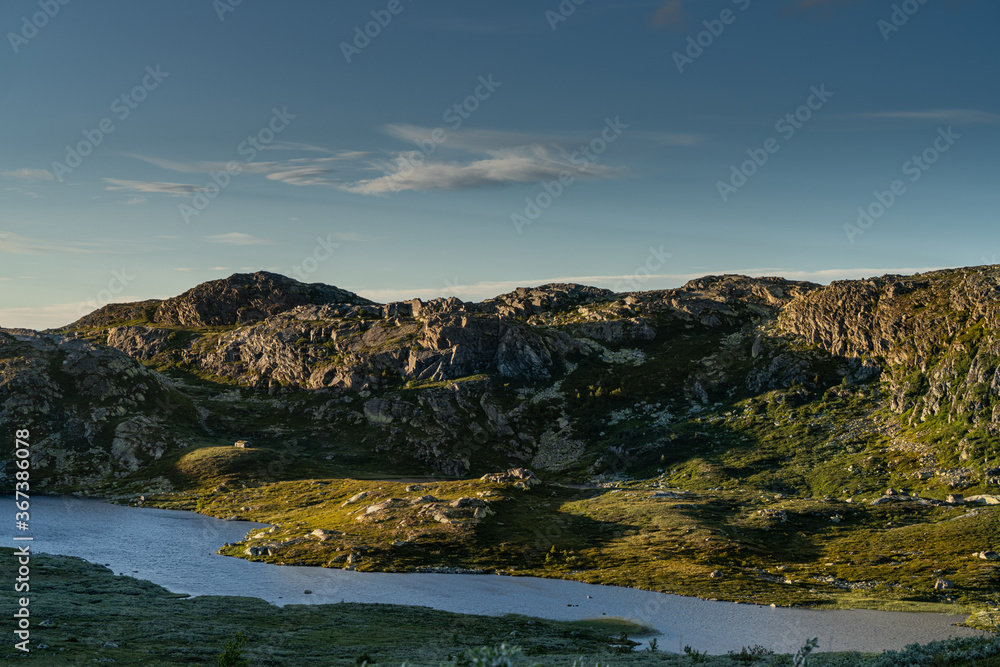 Widok na Góry Skandynawskie w pobliżu szczytu górskiego Gaustatoppen