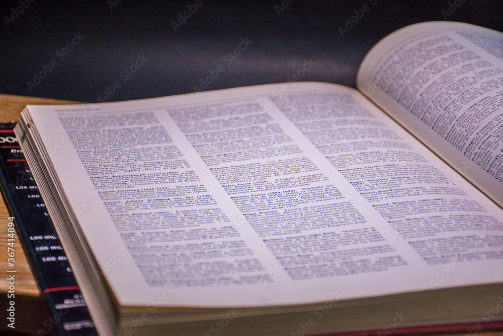 Fototapeta premium hoja de libro con letra pequeña