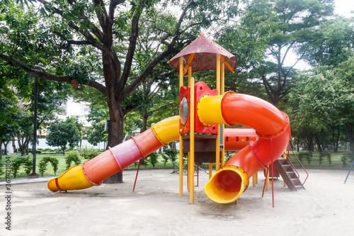 Children's play apparatus