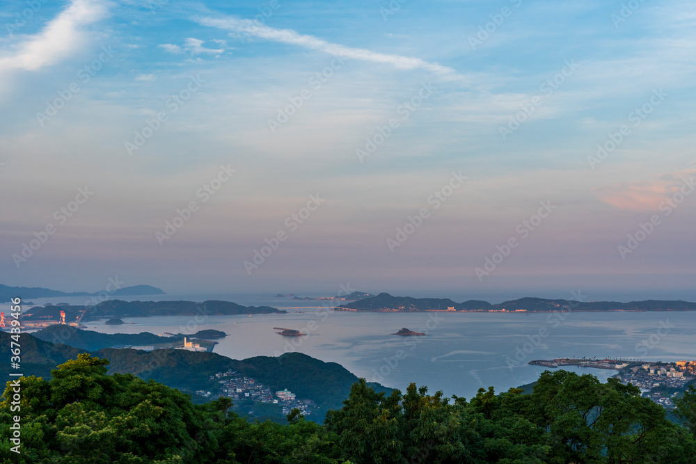 長崎県長崎市　早朝の稲佐山公園から島々を望む風景
