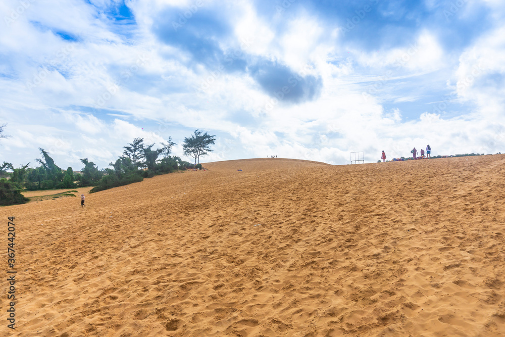 Red Sand Dunes, also known as Golden Sand Dunes, is located near Hon Rom beach, Mui Ne, Phan Thiet city. Red Sand Dunes, also known as Golden Sand Dunes, is located near Hon Rom beach, Mui Ne, Phan Thiet city.