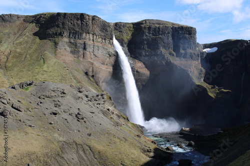 Einzigartiger Haífoss Wasserfall im Hochland von Island