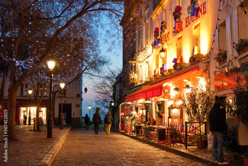 Night scene in Montmartre, Paris