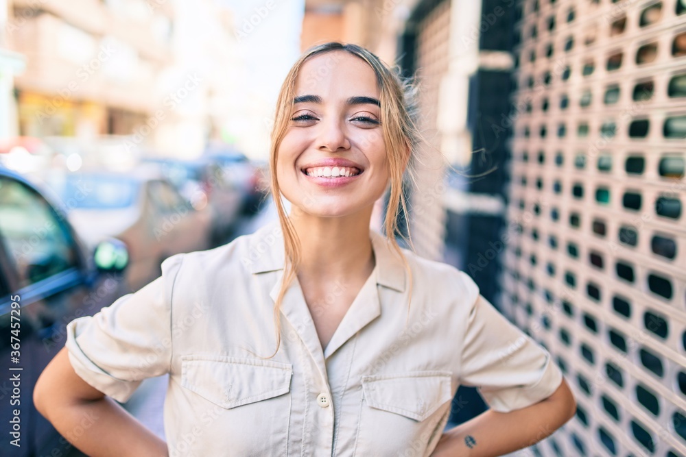 Fototapeta premium Young beautiful blonde caucasian woman smiling happy outdoors on a sunny day