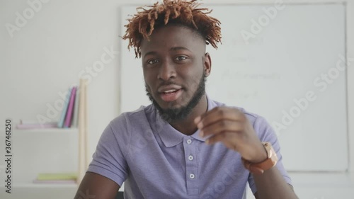 Wallpaper Mural Charismatic cheerful afroamerican man speaks looking into the camera Torontodigital.ca