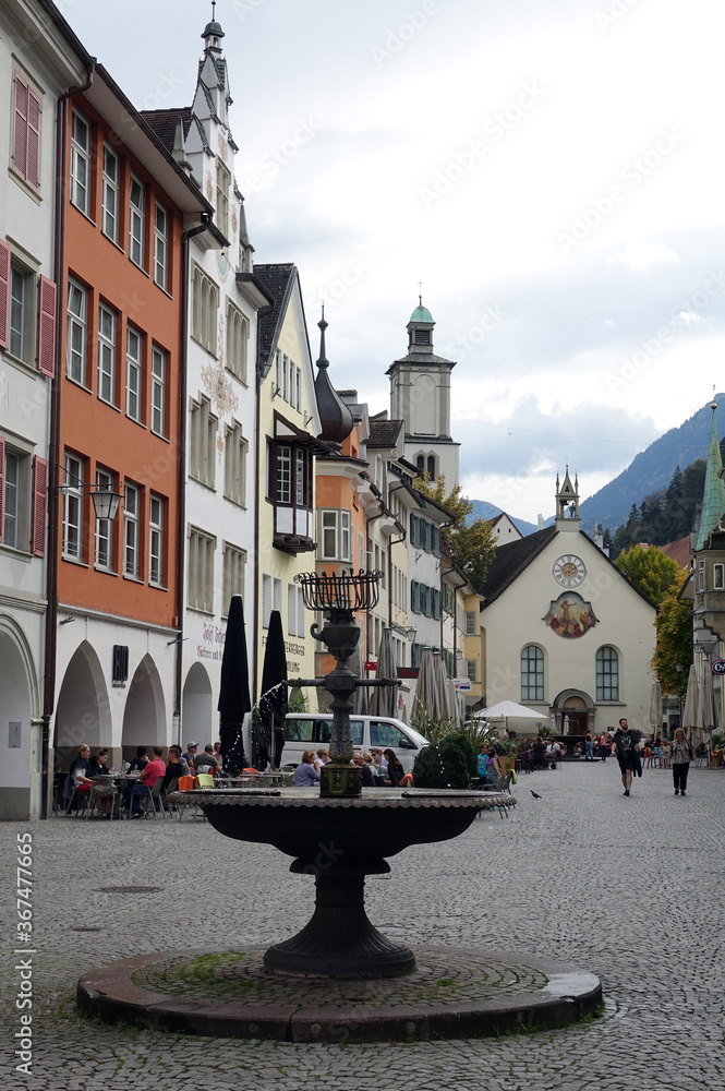 Brunnen und Johanniterkirche in Feldkirch