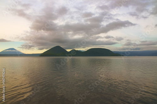 湖の中心にある島