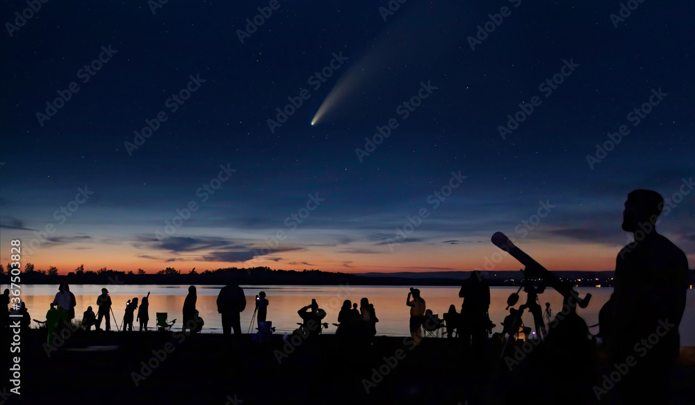 Comet Neowise and crowd of people silhouetted by the Ottawa river watching and photographing the comet - obrazy, fototapety, plakaty 