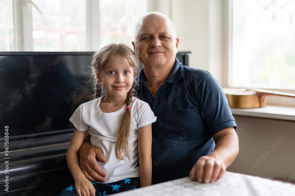 Photo of funny two people old grandpa little interested granddaughter sitting sofa telling good story stay house quarantine safety modern design interior living room indoors Photo of funny two people old grandpa little interested granddaughter sitting sofa telling good story stay house quarantine safety modern design interior living room indoors