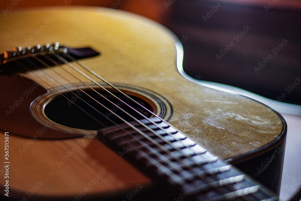 Fototapeta Piękna i klasyczna gitara drewniana.