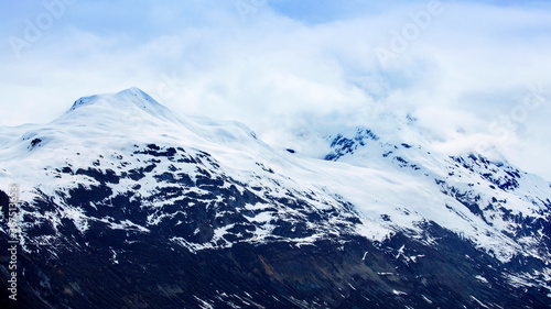 The majestic ice peaks of Glacier Bay National Park, Alaska, USA © wu shoung