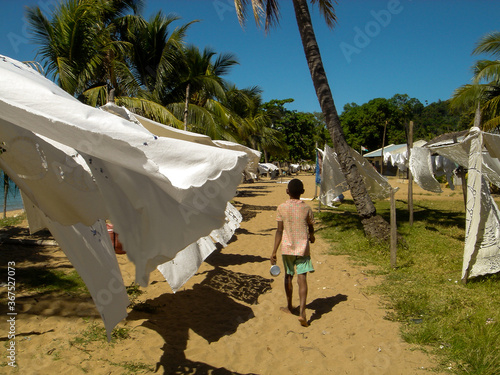 Chemin bordé de nappes brodées sur l'île de Nosy Komba, ampangorina - Madagascar photo