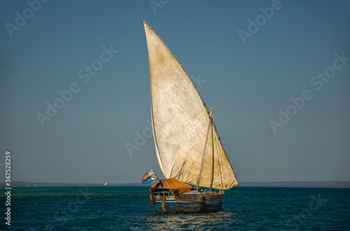 Boutre naviguant entre Nosy Komba et Nosy Be - Madagascar