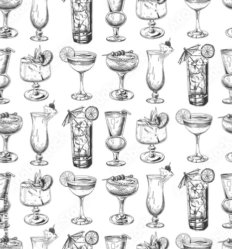 Seamless pattern with cocktails. sketch.