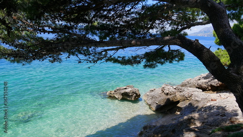 Badebucht in Brela an der Makarska-Riviera, Dalmatien, Kroatien