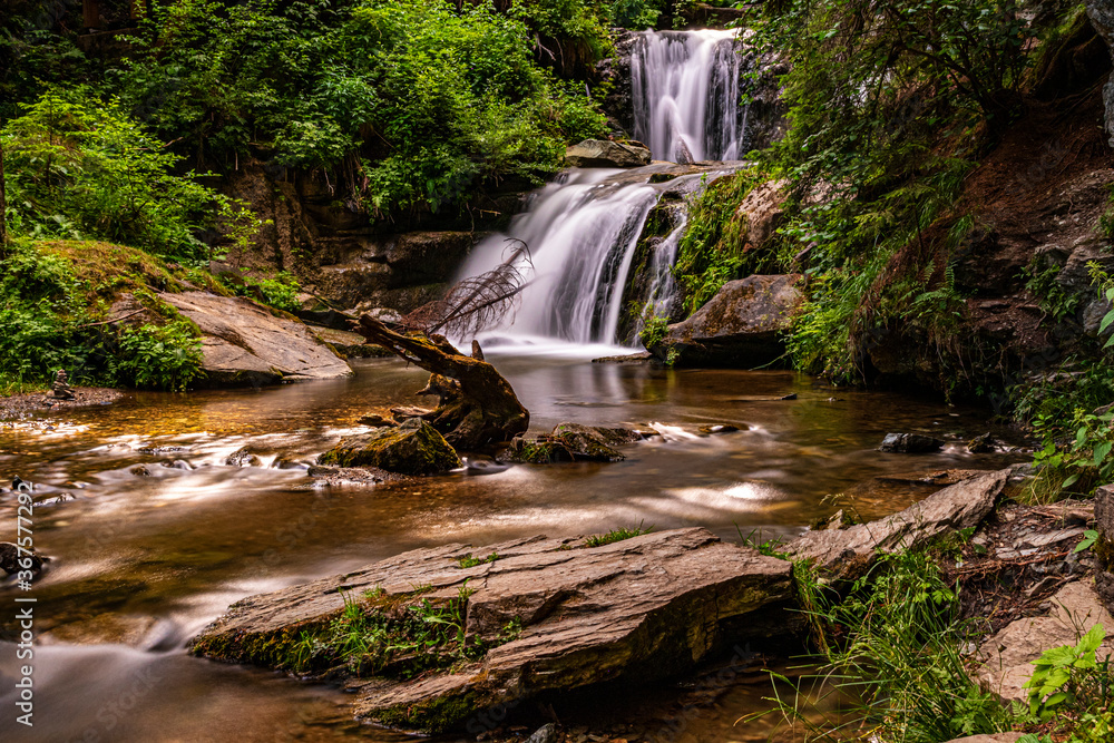 Naklejka premium Graggerschlucht mit Kaskadenwasserfall