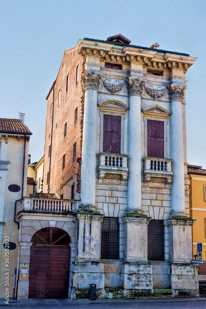 Fototapeta premium vicenza, italien - palazzo porto an der piazza castello