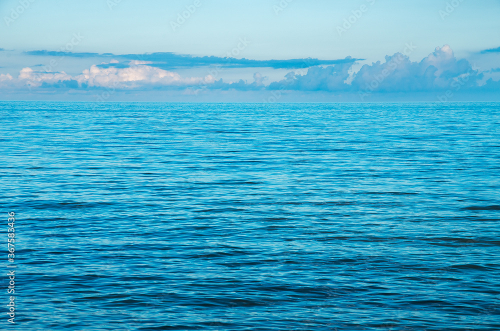Fototapeta premium Beautiful sea and clouds sky