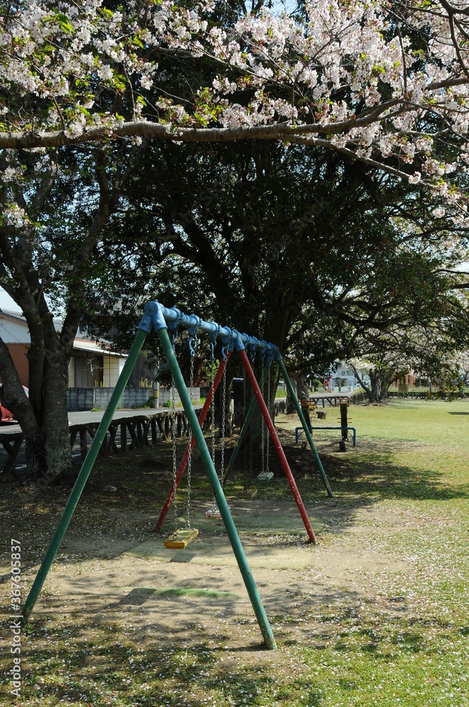 公園、遊具と芝生