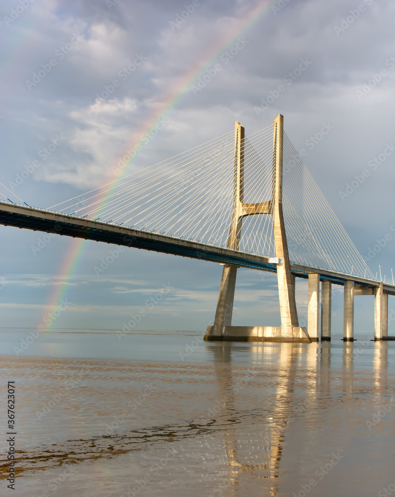 Obraz premium Rainbow on the Vasco de Gama Bridge, Lisbon, Portugal