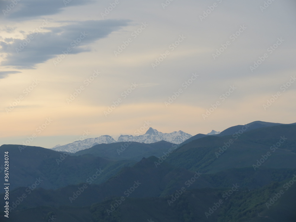 Obraz premium Dawn over Pyrenees