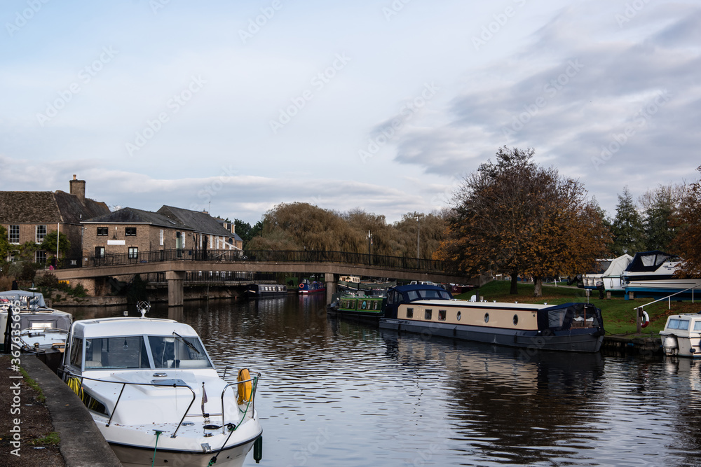 Naklejka premium narrowboats on the river in England