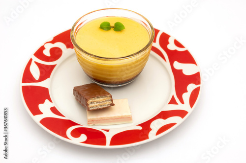 Sabroso flan acompañado de unos sabrosos cholates