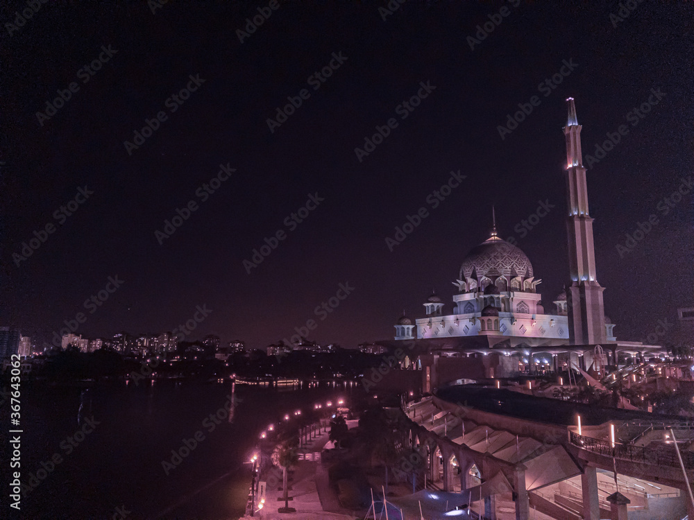 Night view of the Masjid Putra