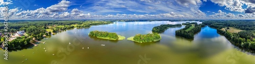 Panorama jeziora Dadaj na Warmii w północno-wschodniej  Polsce