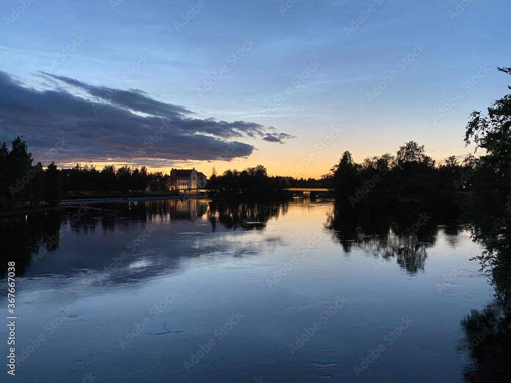 Fototapeta premium zachód słońca nad jeziorem
