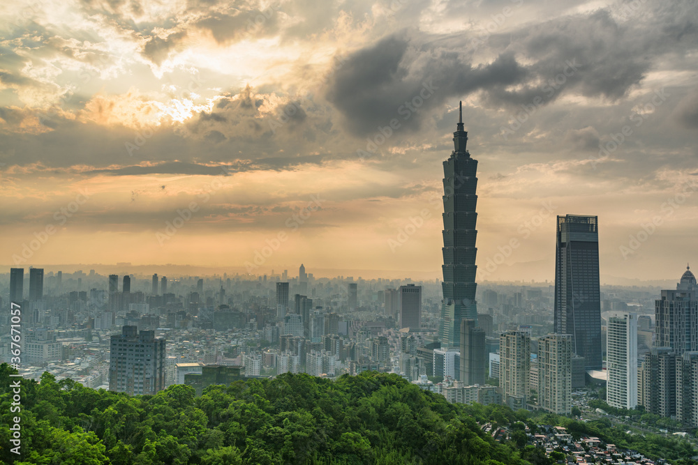 Awesome view of Taipei from top of mountain at sunset