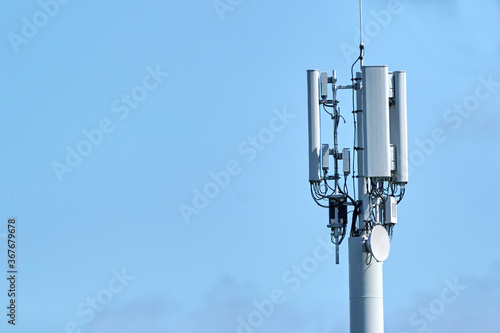 Obraz na płótnie 5G Network Connection Concept-5G smart cellular network antenna base station on the telecommunication mast w salonie