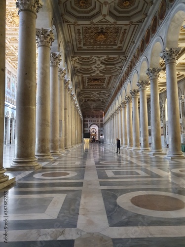 Innenraum der Basilica San Paolo fuori le Mura in Rom, Italien