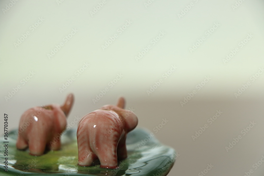 Naklejka premium 可愛いゾウの後姿