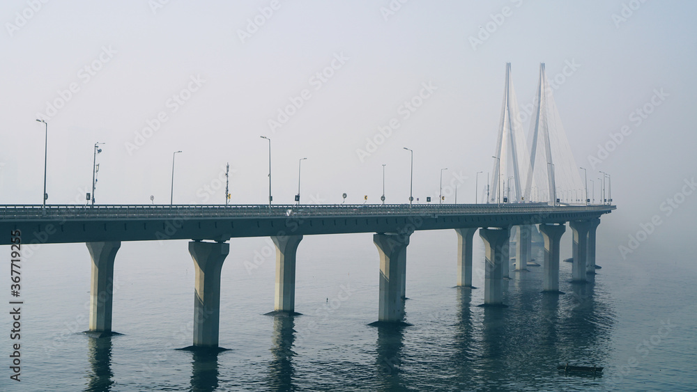 Obraz premium Misty bridge in Mumbai India