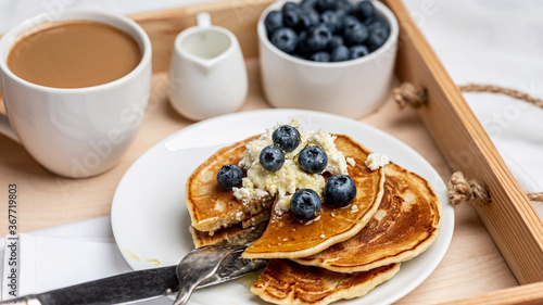  Delicious freshly prepared breakfast on a wooden tray. Close-up.