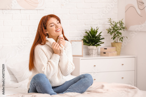 Relaxed young woman enjoyin...